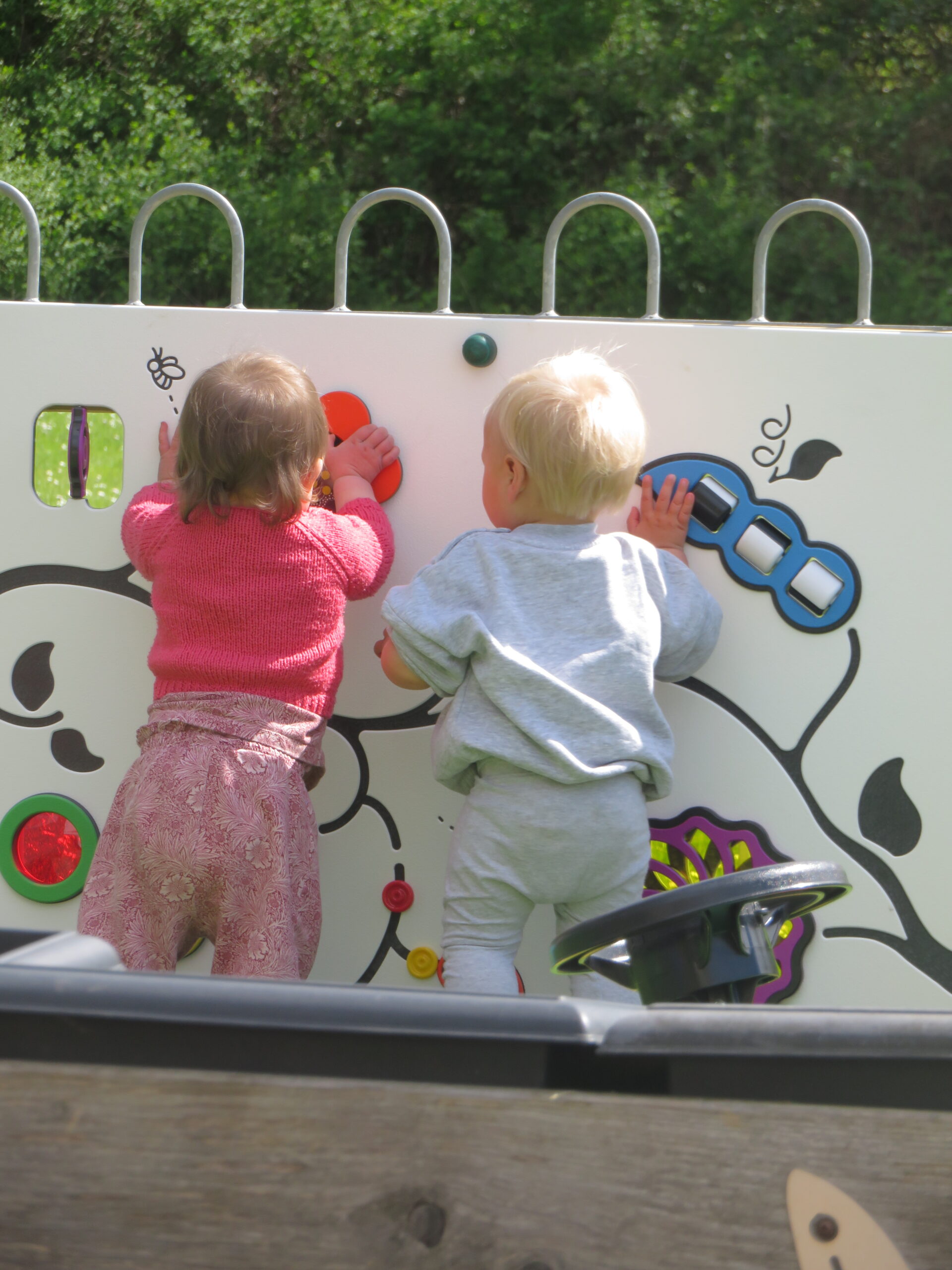 Sensory play - covering the EYFS 7 areas of learning
Communication and language.
personal, social and emotional development. physical development.
literacy.
mathematics.
understanding the world.
expressive arts and design.